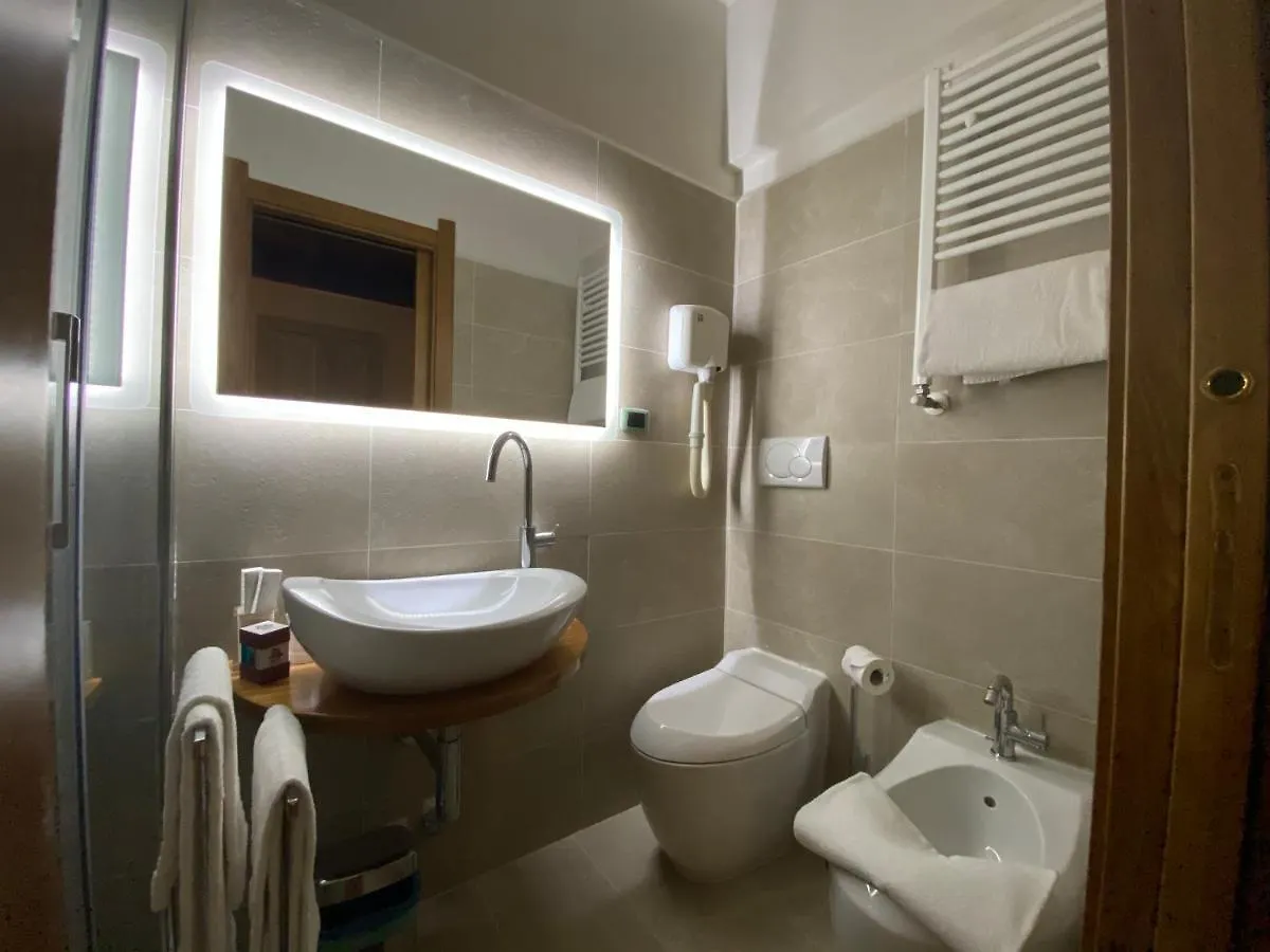 Condotti Rooms Rome 2*,