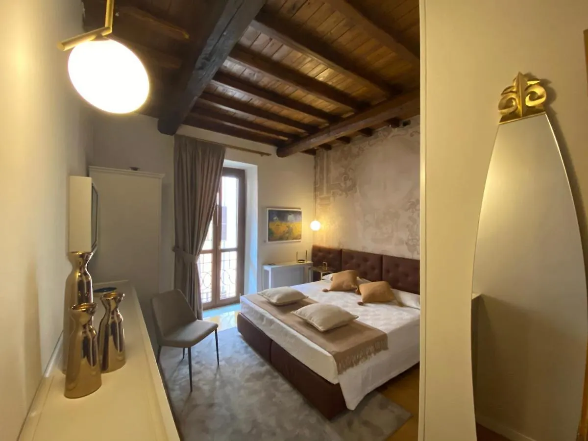 Condotti Rooms Rome