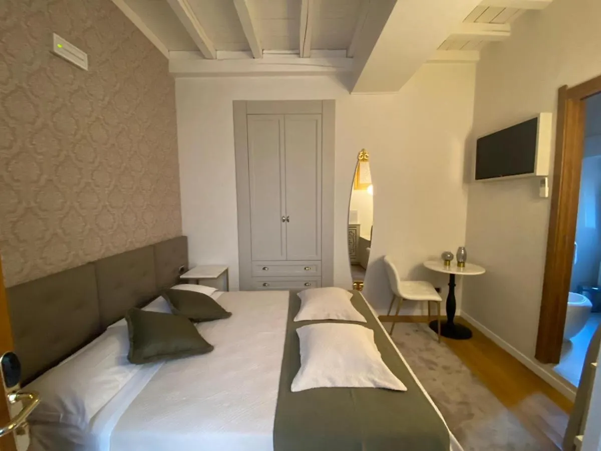 Condotti Rooms Rome