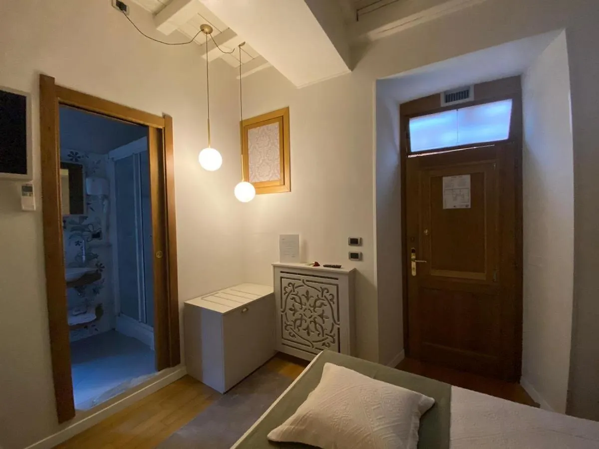 Condotti Rooms Rome 2*,  Italy