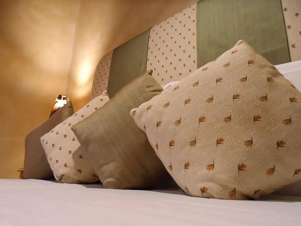 Condotti Rooms Rome
