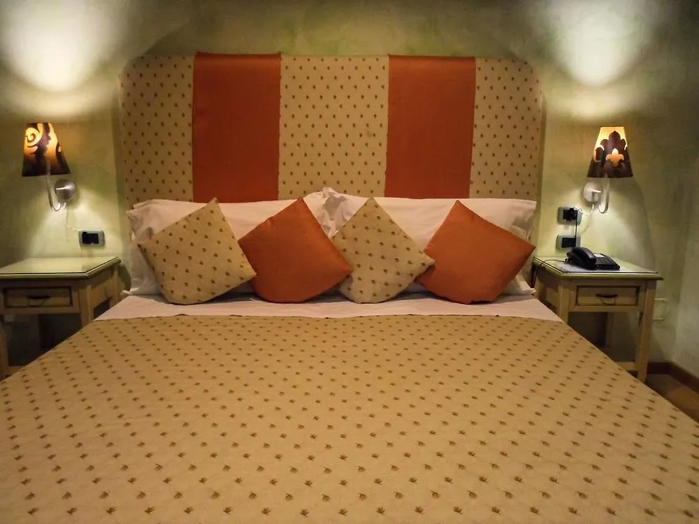 Condotti Rooms Rome 2*,  Italy