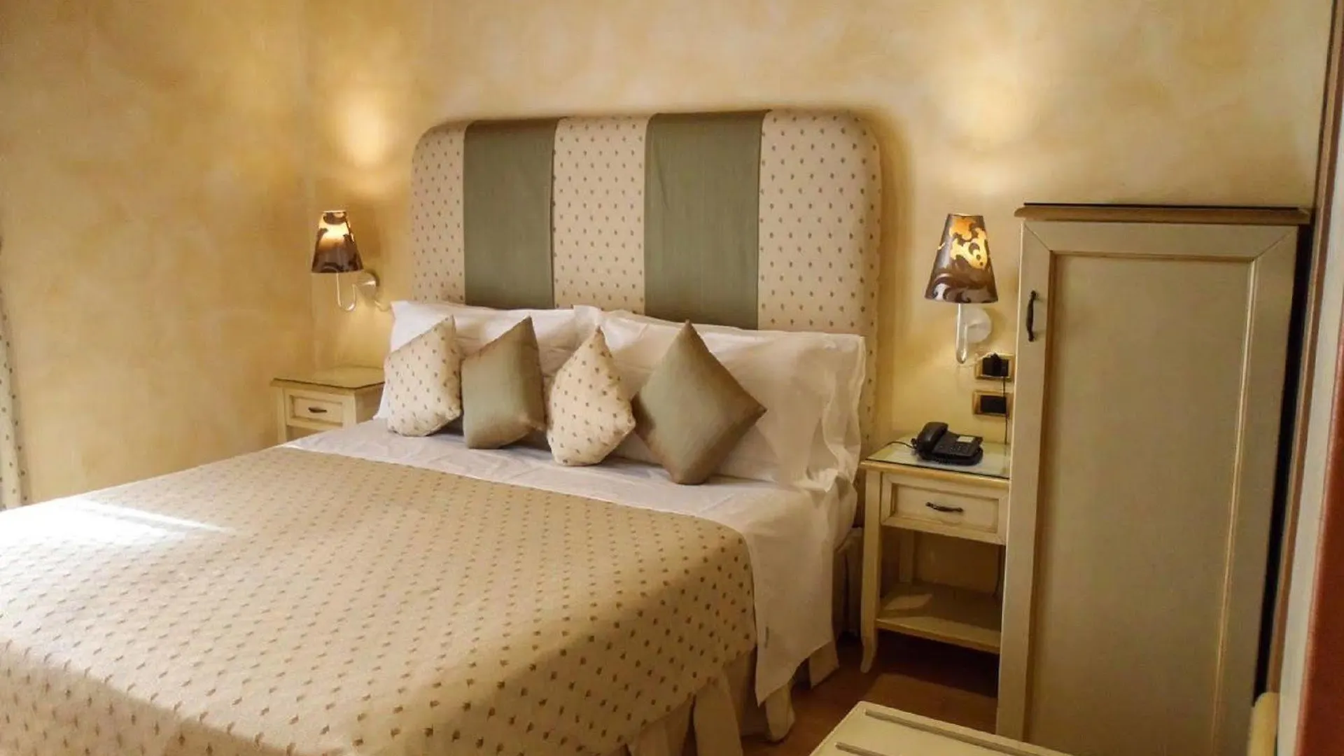 Condotti Rooms Rome 2*,