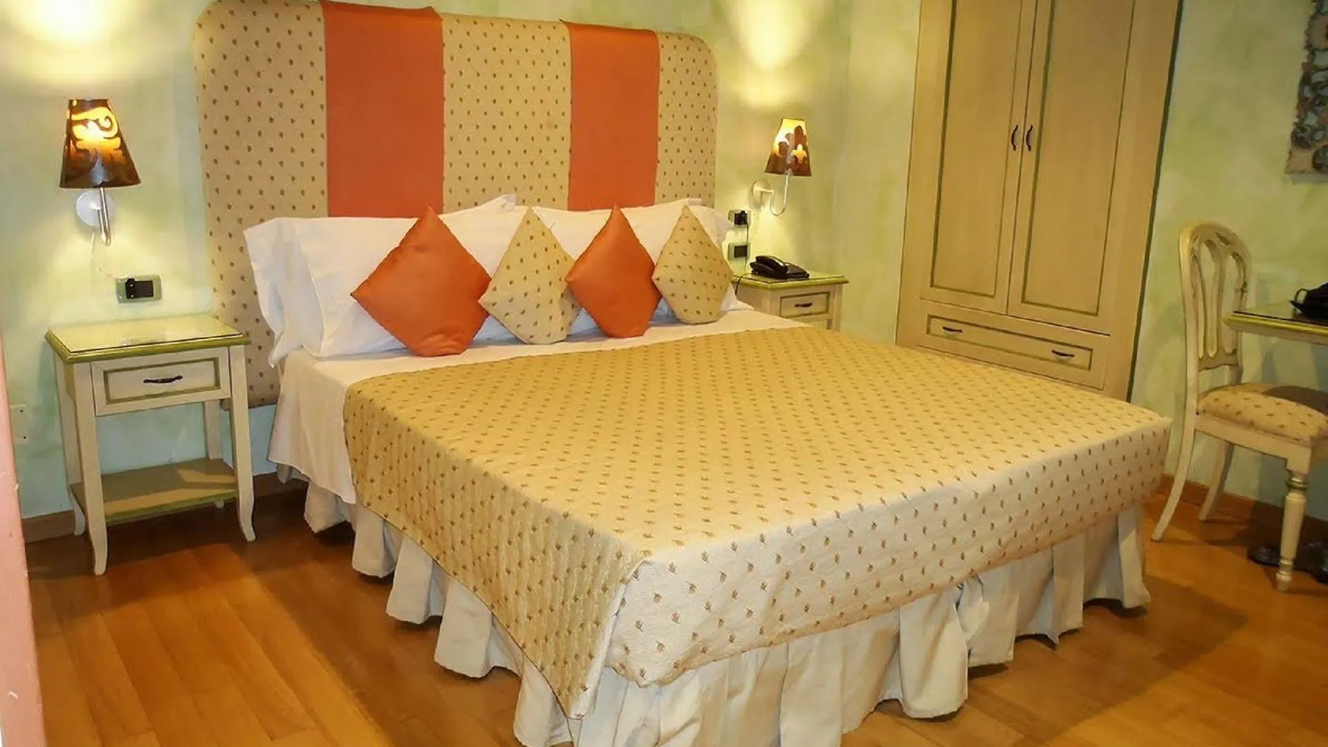 Condotti Rooms Rome 2*,  Italy